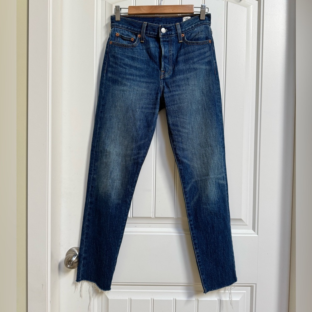 Levi’s High Rise Wedgie White Oak Cone Denim Vintage Wash Raw Hem Jeans. 26x28